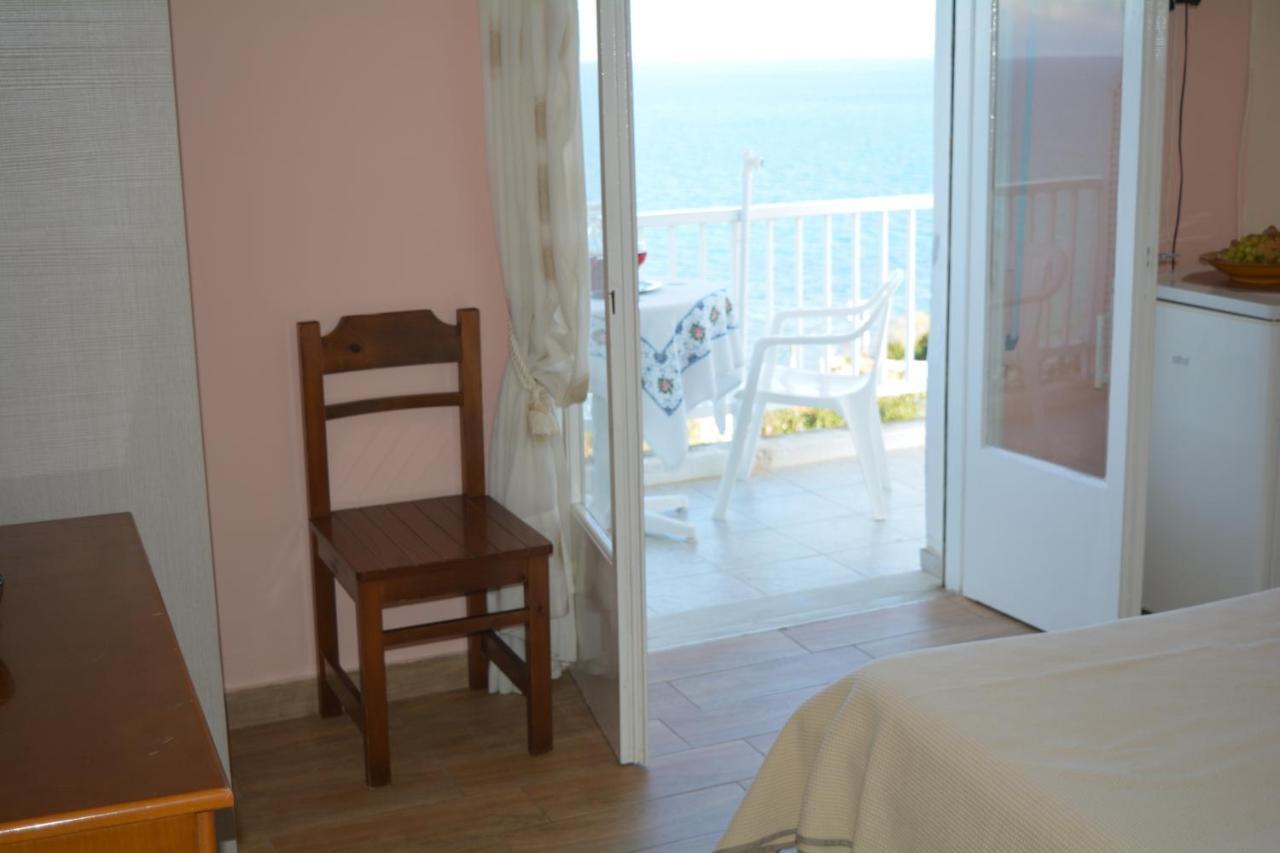 Fiore Rooms Akrotiri  Bagian luar foto